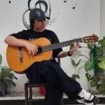 پریا کاظمی هنرجوی سایت یک گیتار